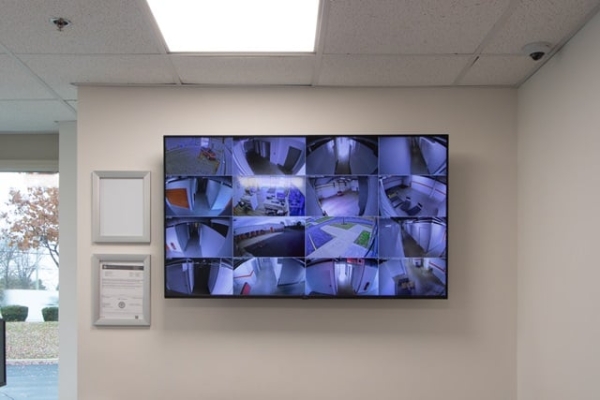 Facility photo: //images.sparefoot.com/medium/232933694fe999367f2.jpg