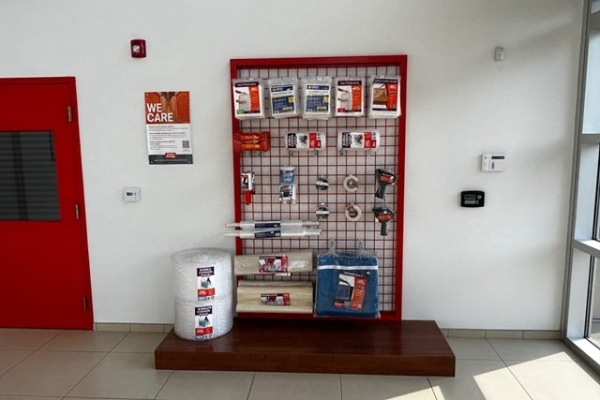 Facility photo: //images.sparefoot.com/medium/232935689f323484014.jpg