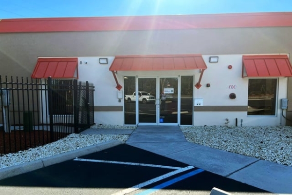 Facility photo: //images.sparefoot.com/medium/2329416884d3de0d0cd.jpg