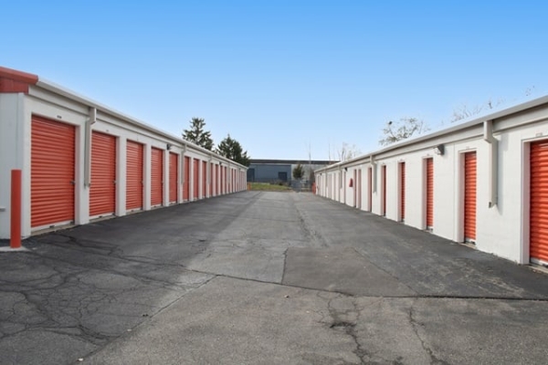 Facility photo: //images.sparefoot.com/medium/23294369eb6c2aecd26.jpg