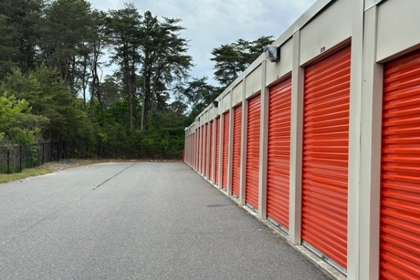 Facility photo: //images.sparefoot.com/medium/2329456884d31f2d9e7.jpg