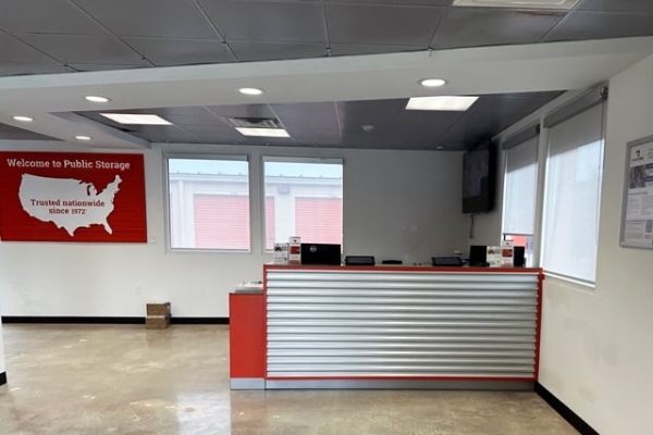 Facility photo: //images.sparefoot.com/medium/232945692b024caf381.jpg