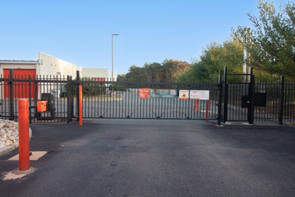 Facility photo: //images.sparefoot.com/medium/23294569f5fa23528ef.jpg
