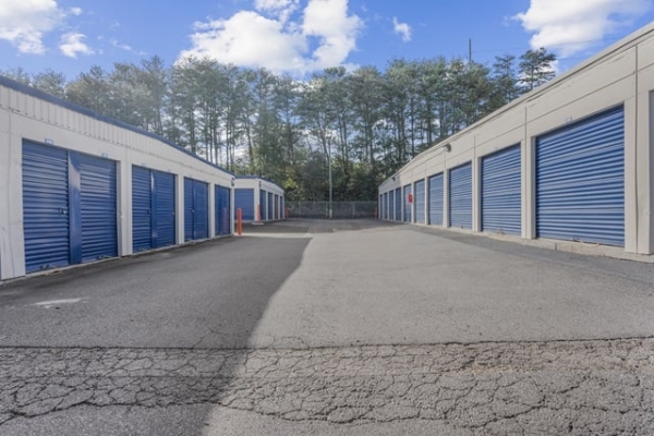 Facility photo: //images.sparefoot.com/medium/232946687e3c5078b7c.jpg