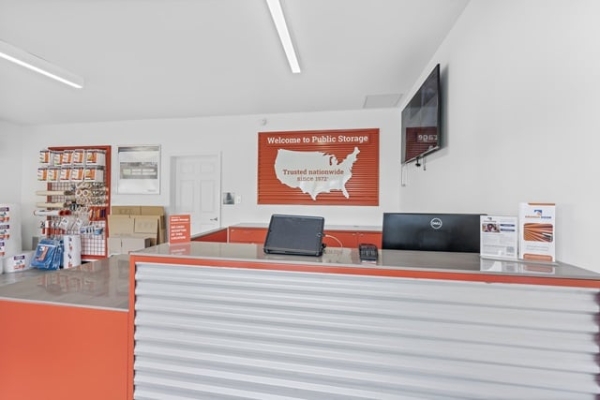 Facility photo: //images.sparefoot.com/medium/232946687e3c516d33a.jpg