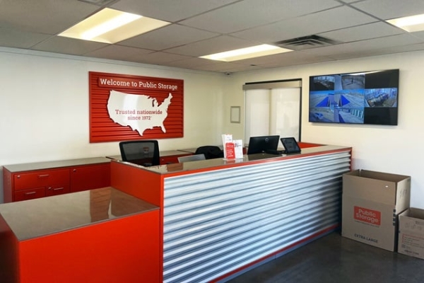 Facility photo: //images.sparefoot.com/medium/2329506880e032c705f.jpg