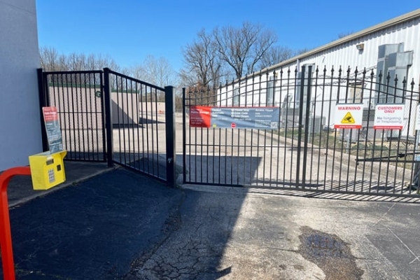 Facility photo: //images.sparefoot.com/medium/232950696506474c3c4.jpg