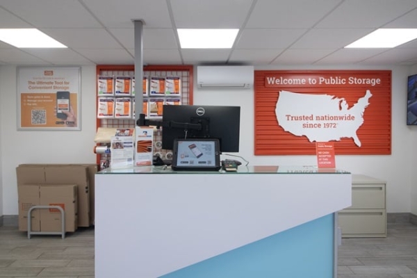 Facility photo: //images.sparefoot.com/medium/2329516929ae9abebfe.jpg