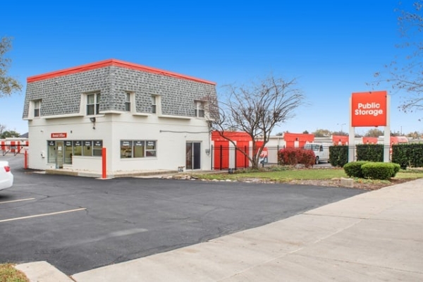 Facility photo: //images.sparefoot.com/medium/23295169f5fb3279454.jpg
