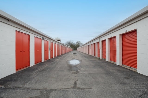 Facility photo: //images.sparefoot.com/medium/23295169f5fb335edd2.jpg