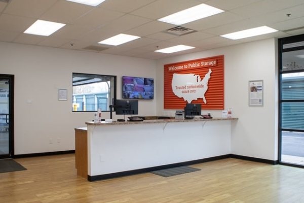 Facility photo: //images.sparefoot.com/medium/2329566985f7d30c9e3.jpg