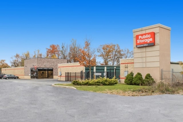 Facility photo: //images.sparefoot.com/medium/23295669f4aa15874fb.jpg