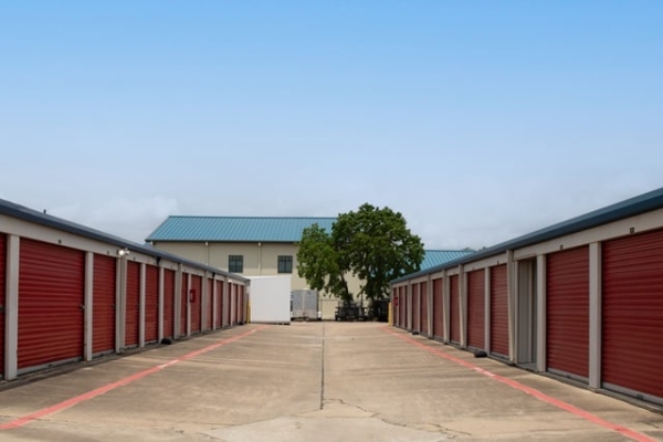 Facility photo: //images.sparefoot.com/medium/2329616a0331e74eecc.jpg