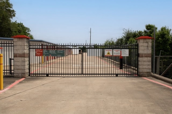 Facility photo: //images.sparefoot.com/medium/2329616a0331e8bf68a.jpg