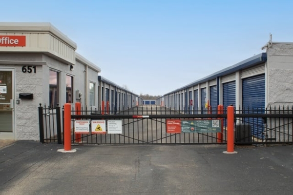 Facility photo: //images.sparefoot.com/medium/23296269ff340357bbb.jpg
