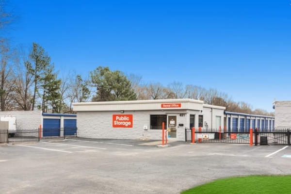 Facility photo: //images.sparefoot.com/medium/2329626a071f877c6b6.jpg