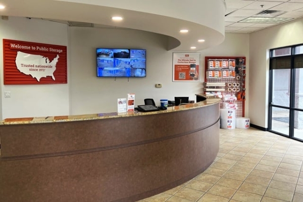 Facility photo: //images.sparefoot.com/medium/2329636913459b1e4e4.jpg