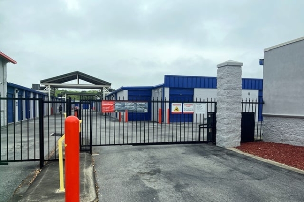 Storage Units at Public Storage - Navarre - 9546 Navarre Pkwy - 9546 Navarre Pkwy