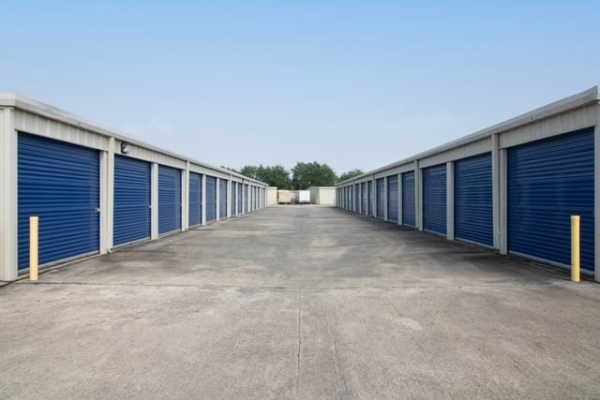 Facility photo: //images.sparefoot.com/medium/23296469f5fa98b04ee.jpg