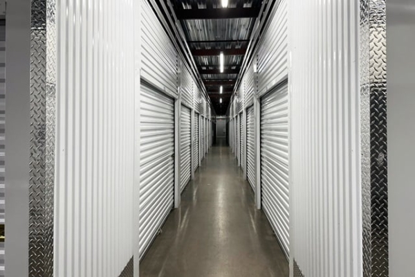 Facility photo: //images.sparefoot.com/medium/2329696878f73049d1a.jpg