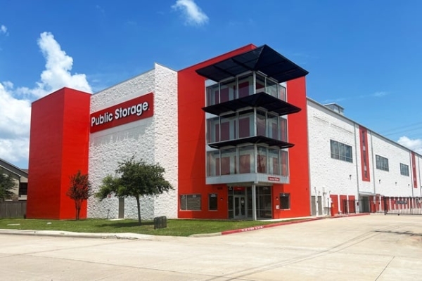 Facility photo: //images.sparefoot.com/medium/232973699083da6466f.jpg