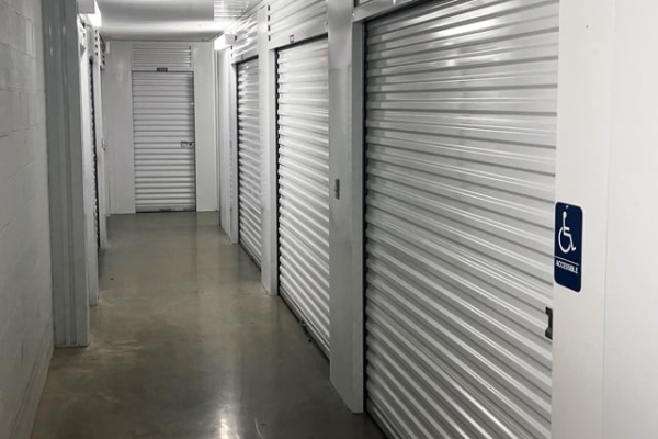 Facility photo: //images.sparefoot.com/medium/2329736a071ec2ddedf.jpg