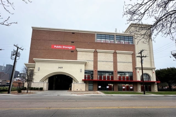 Facility photo: //images.sparefoot.com/medium/232974687a490d62f17.jpg