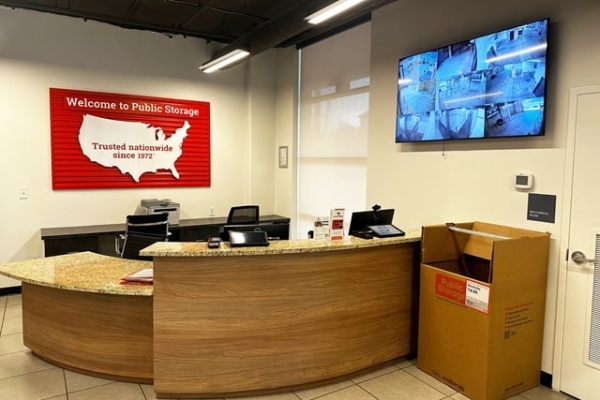Facility photo: //images.sparefoot.com/medium/232974687a490e53b65.jpg