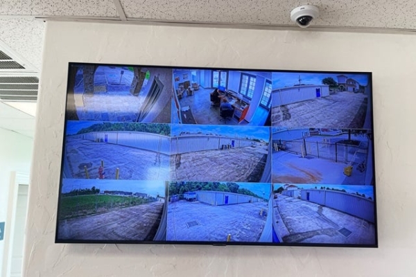 Facility photo: //images.sparefoot.com/medium/232977693d74c103c44.jpg