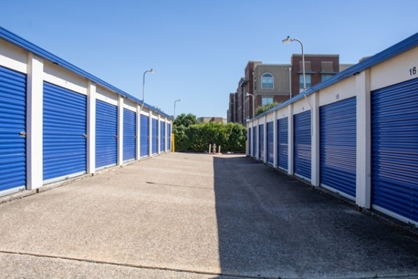 Facility photo: //images.sparefoot.com/medium/23297869f74aa558ac4.jpg