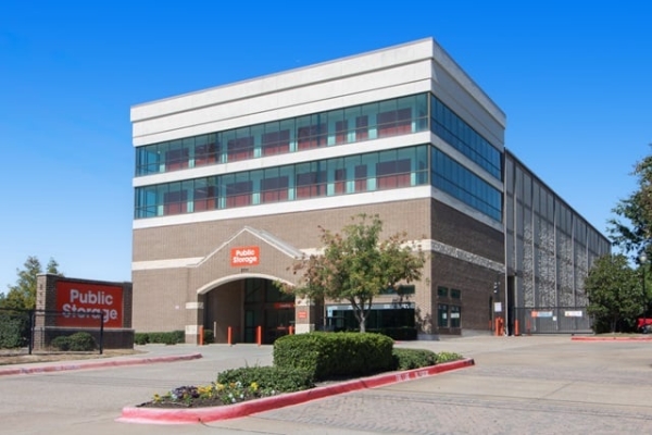 Facility photo: //images.sparefoot.com/medium/23297869f89cf72a324.jpg