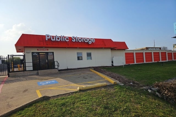 Facility photo: //images.sparefoot.com/medium/2329806884d4c557842.jpg