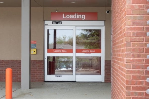 Facility photo: //images.sparefoot.com/medium/23298169f5fb6314c16.jpg