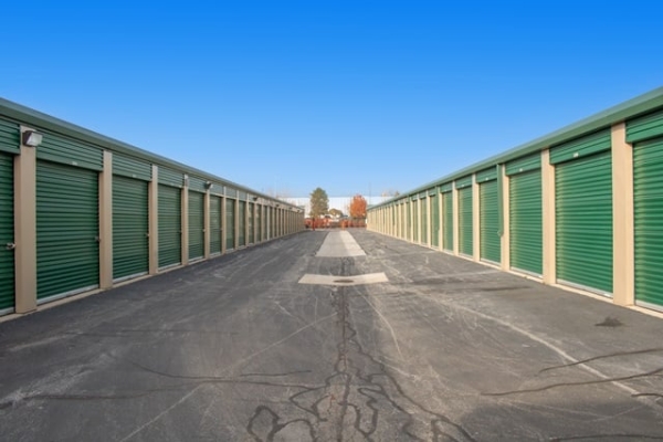 Facility photo: //images.sparefoot.com/medium/23298269e2360fa1d3d.jpg