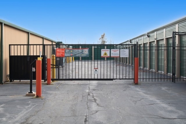 Facility photo: //images.sparefoot.com/medium/23298269e23611a9166.jpg