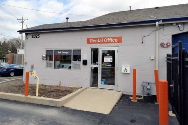 Facility photo: //images.sparefoot.com/medium/2329846876563f1a36f.jpg