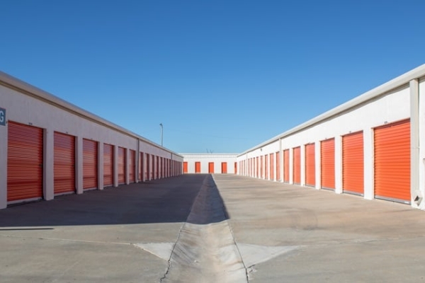 Facility photo: //images.sparefoot.com/medium/232985688a1b5775c53.jpg