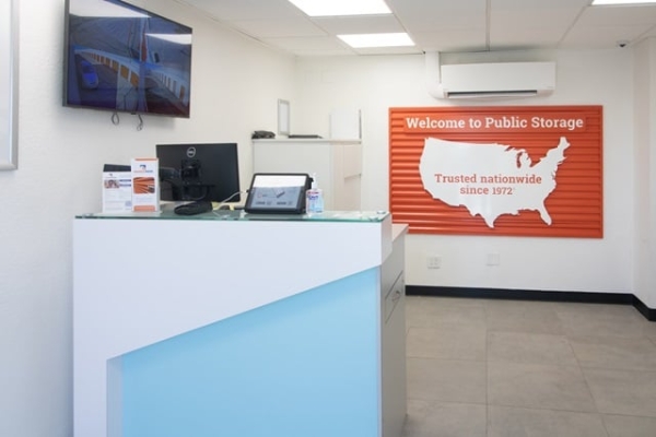 Facility photo: //images.sparefoot.com/medium/23298569f5fa9c6da3b.jpg