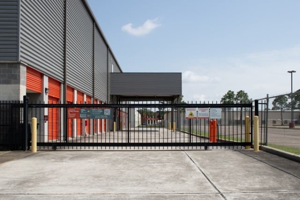 Facility photo: //images.sparefoot.com/medium/23298769f5faf680f85.jpg