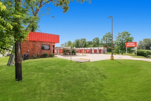 Storage Units at Public Storage - Pearland - 5710 Broadway St - 5710 Broadway St