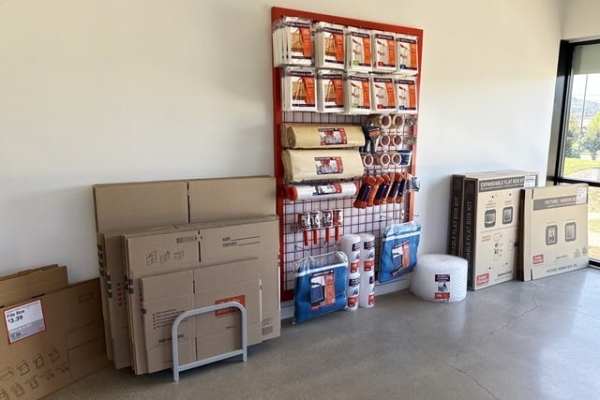 Facility photo: //images.sparefoot.com/medium/23298969f4a9b0c0f18.jpg