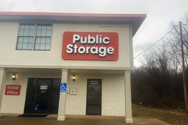 Facility photo: //images.sparefoot.com/medium/232990687656f2184b4.jpg
