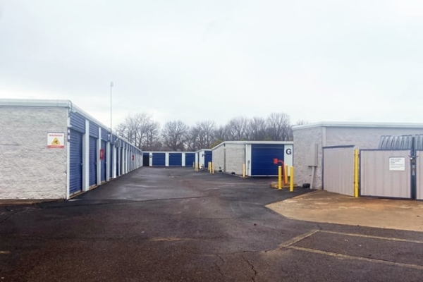 Facility photo: //images.sparefoot.com/medium/23299069076a3972dbb.jpg