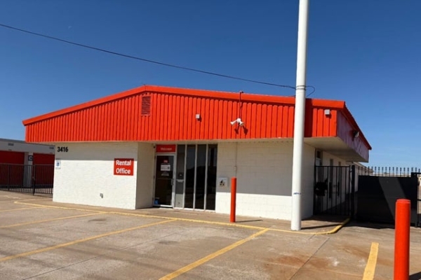 Facility photo: //images.sparefoot.com/medium/232993688b6c8cbc5fd.jpg