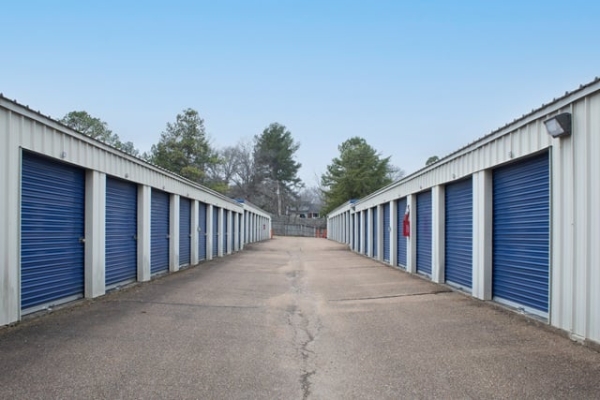 Facility photo: //images.sparefoot.com/medium/23299469e629909f893.jpg