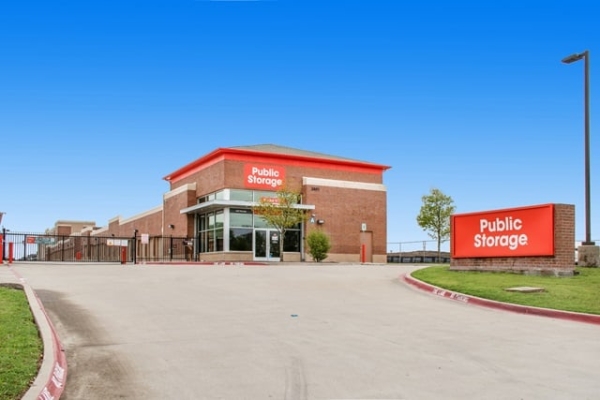 Facility photo: //images.sparefoot.com/medium/232995687a4816021a9.jpg