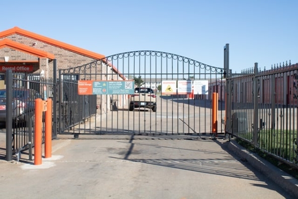 Facility photo: //images.sparefoot.com/medium/233001687ceb936b0ee.jpg