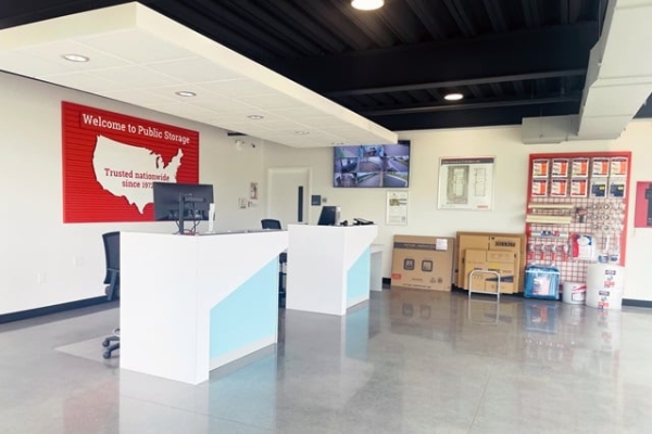 Facility photo: //images.sparefoot.com/medium/233008689f330e372bd.jpg