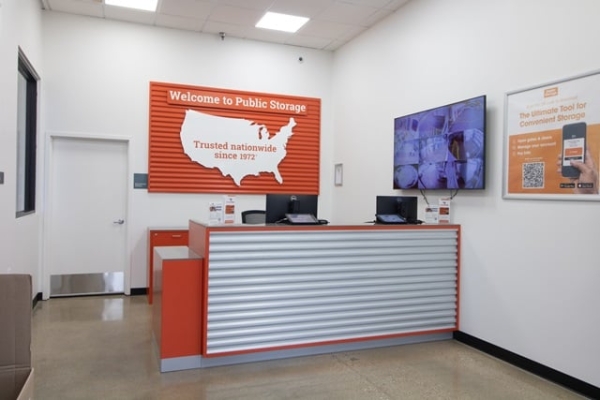 Facility photo: //images.sparefoot.com/medium/233009689c9044eb655.jpg