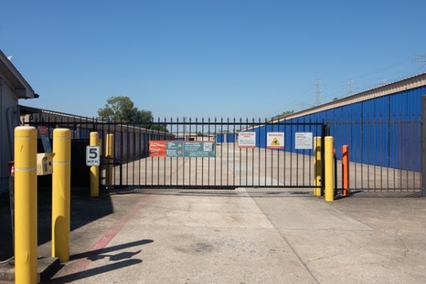 Facility photo: //images.sparefoot.com/medium/23301269f4aa19d1dbc.jpg